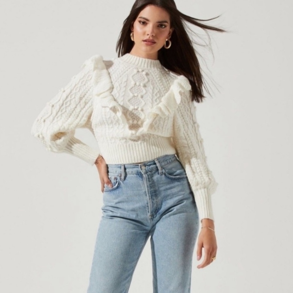 Astr The Label Judy Sweater in Ivory